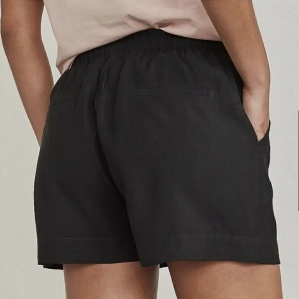 Elizabeth And James Black Paperbag High Waist Short